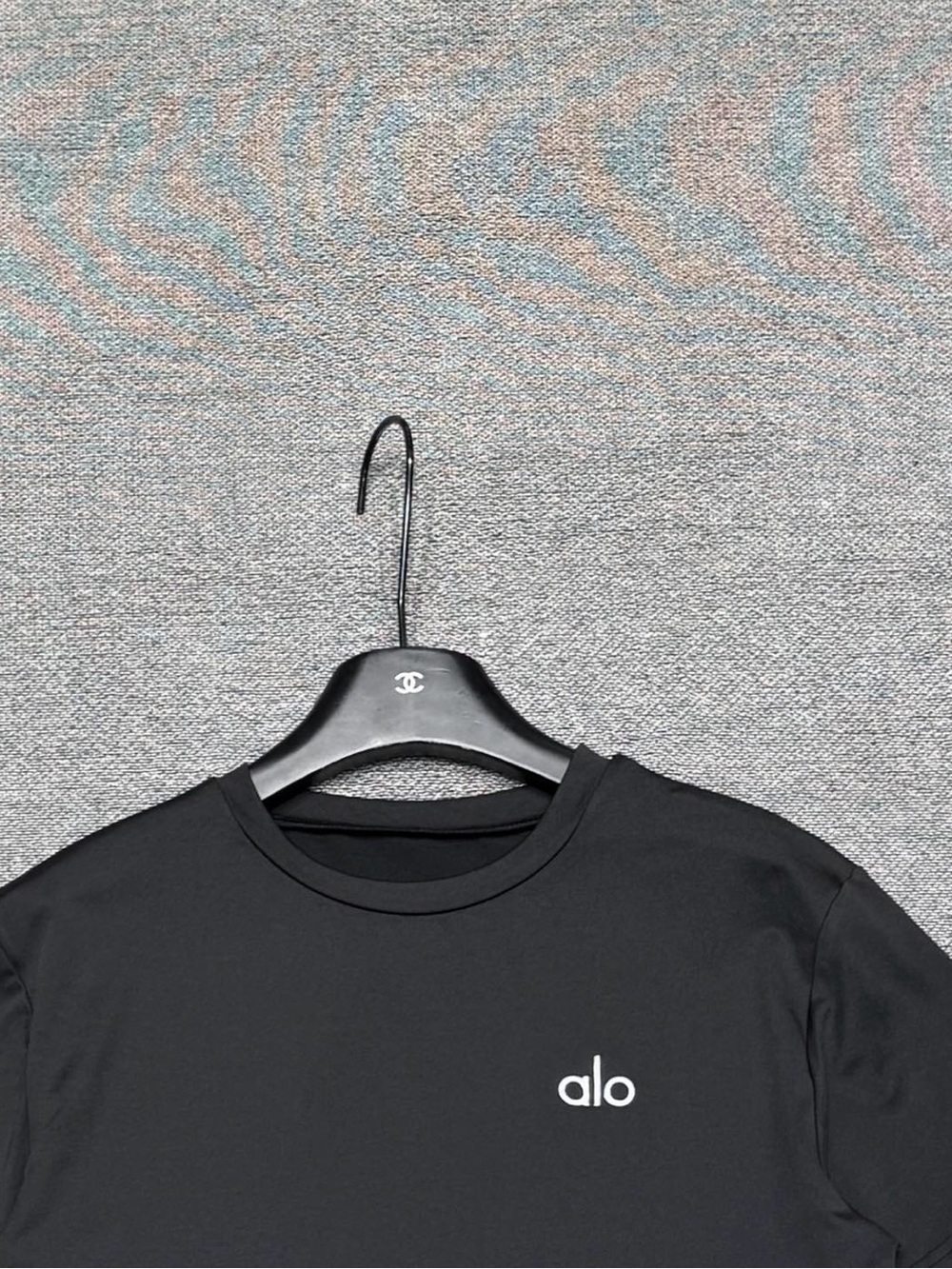 ALO Yoga Black Cropped Tank Top - Picture 2 of 8